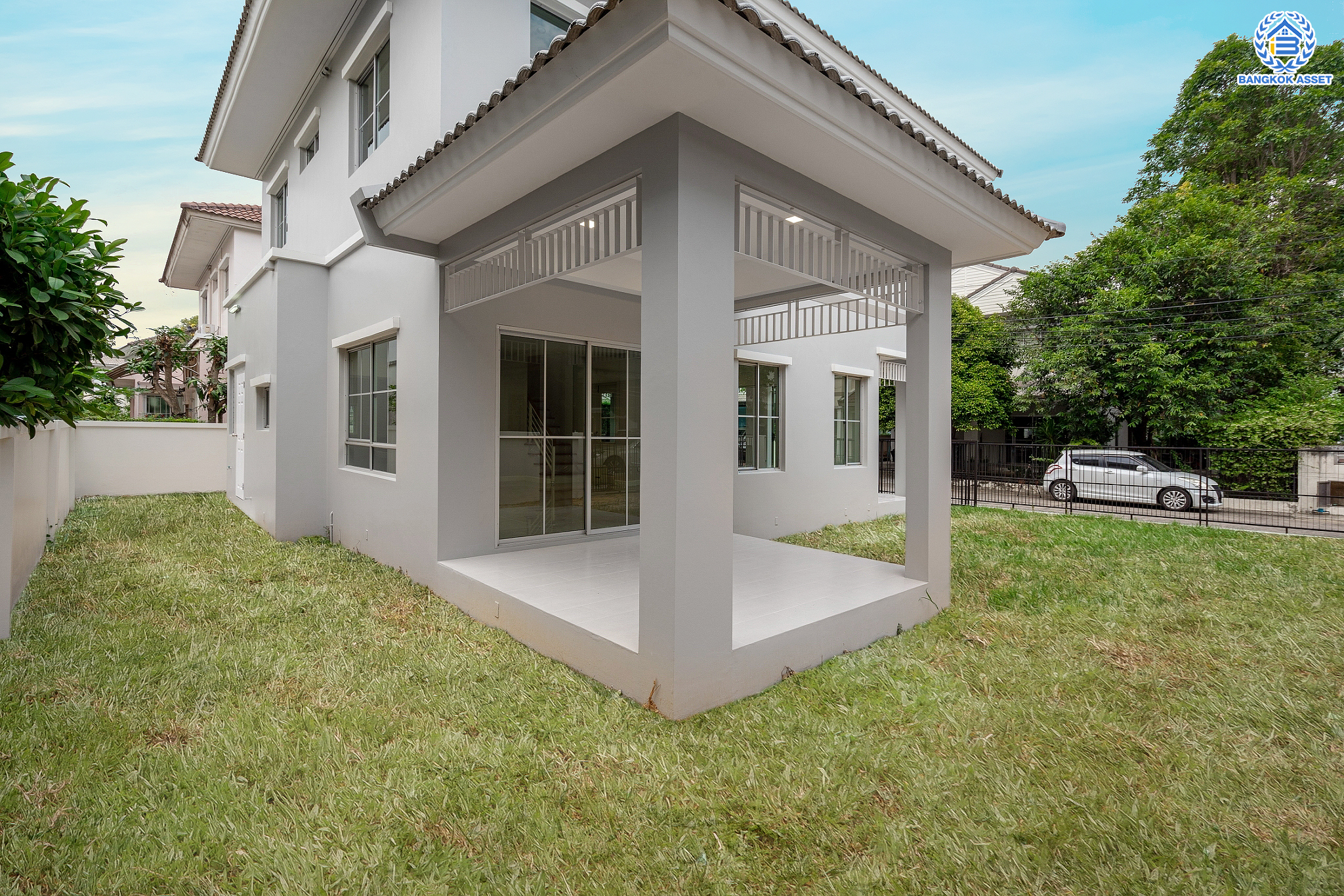 บ้านมือสองตกแต่งใหม่ คุณภาพแบรนด์ LH ม.ชัยพฤกษ์ ราชพฤกษ์-แจ้งวัฒนะ หลังใหญ่ เนื้อที่ 59.9 ตร.ว. ฟังก์ชัน 3 ห้องนอน 3 ห้องน้ำ 2 ที่จอดรถ ภายในตกแต่งหรูหรา บนทำเลศักยภาพติดถนนราชพฤกษ์ เชื่อมสู่แจ้งวัฒนะได้อย่างรวดเร็ว และเพียง 10 นาทีถึงรถไฟฟ้า "สถานีบางรักใหญ่"